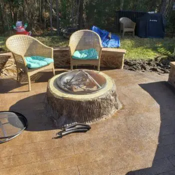 Outdoor fire pit seating area